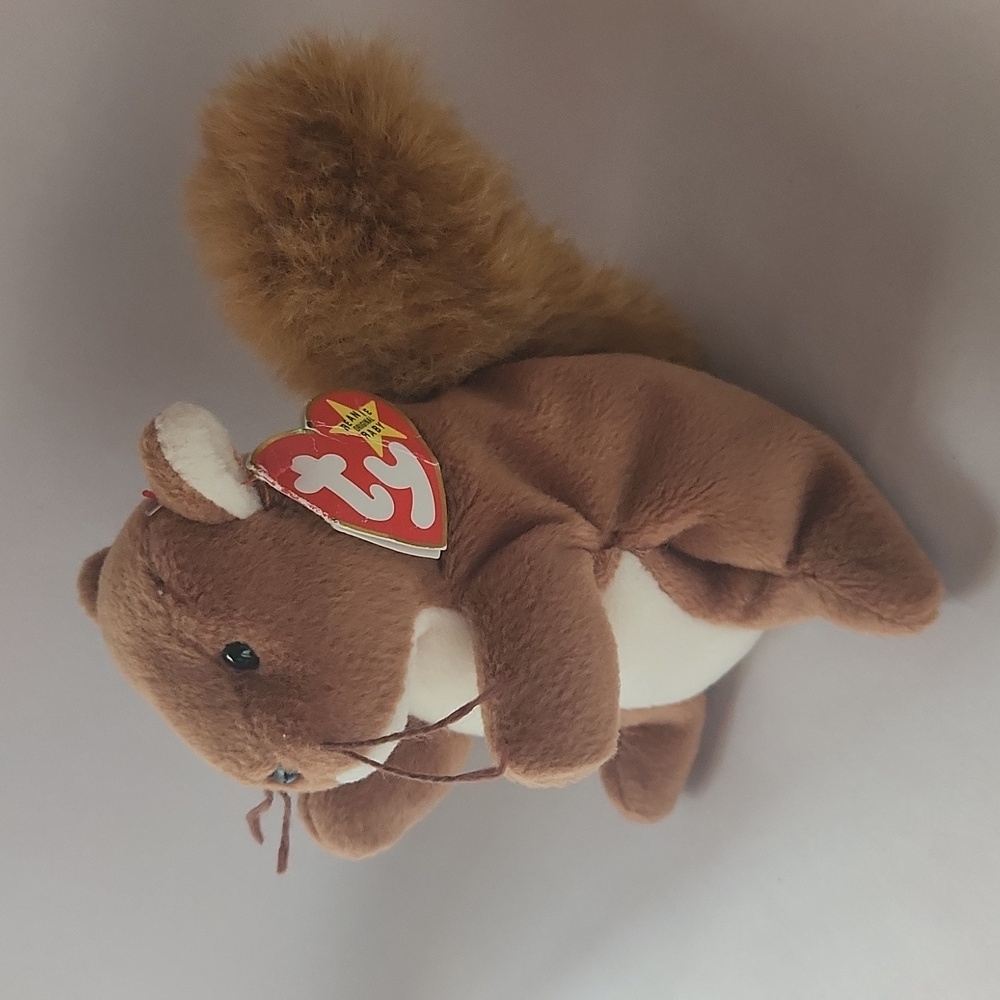 TY Beanie Baby Nuts the Squirrel 1996 Vintage